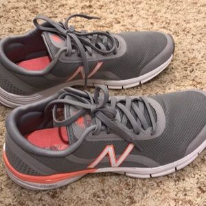 New balance women’s 711v3 cross trainer size 9.5